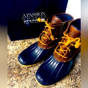 SPERRY BOOTS *like NEW*